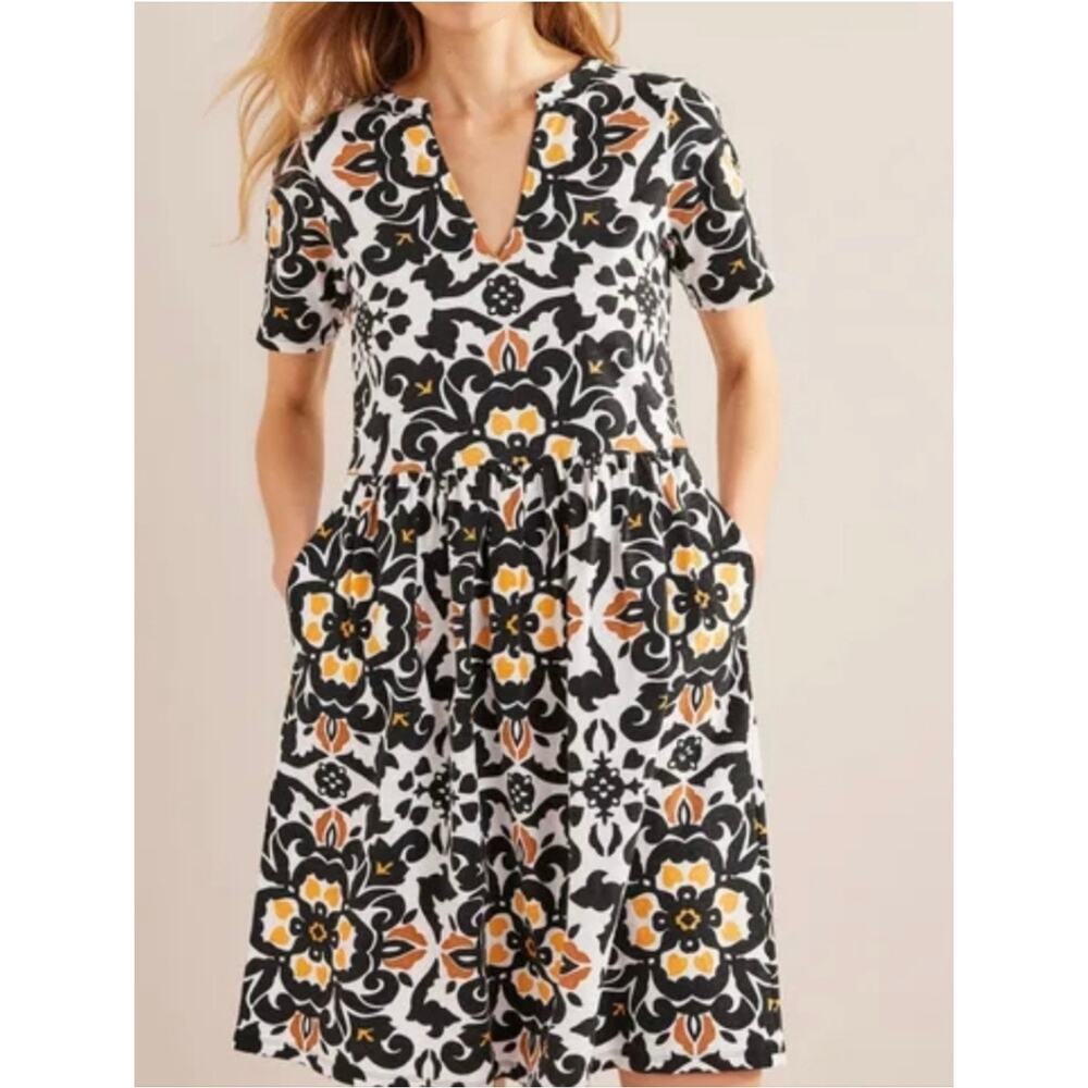 Boden Easy Notch Neck Jersey
Dress Black Opulent Pome pattern size 6R